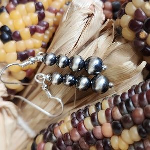 Beautiful Native American Graduated Sterling Navajo Pearl Dangle Earrings 💜